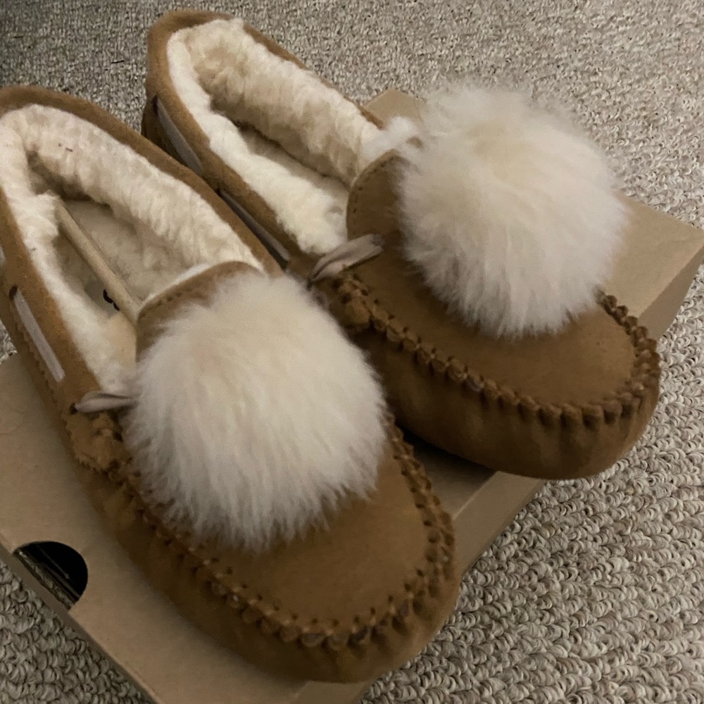 Ugg slipper / moccasin
